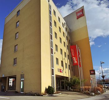 B&B HOTEL Frankfurt-Messe - Tap to explore photos